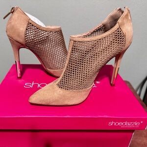 Shoedazzle 6.5 Tan Pumps NEW!
